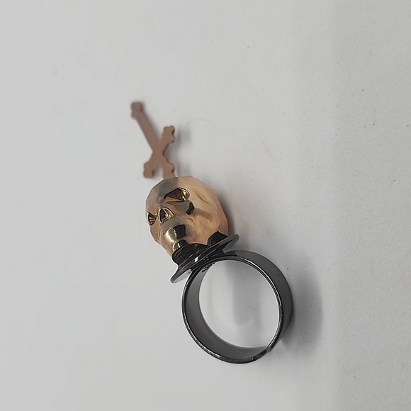 Gasoline GLAMOUR crystal Swarovski skull 💀 ☠️ charm ring - Picture 2 of 6